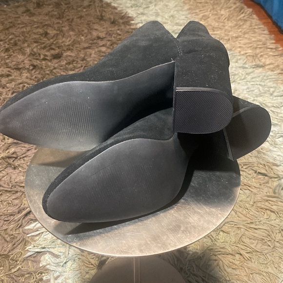 NWOT STEVE MADDEN BLACK SUEDE ROOKIE BOOTIE - Picture 8 of 16